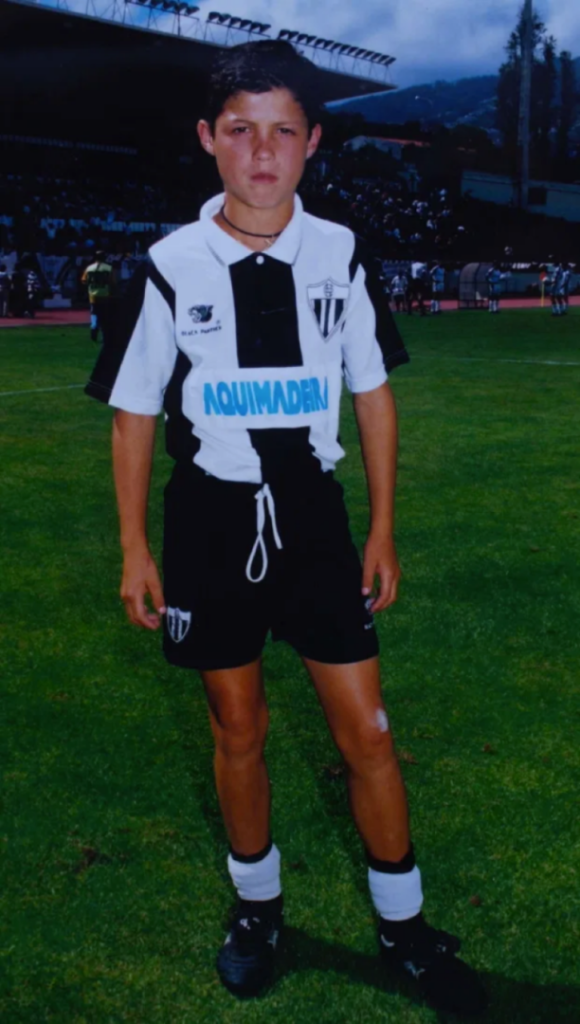 Ronaldo trong màu áo câu lạc bộ Andorinha