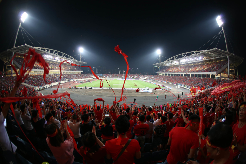 Không khí sôi động của sân vận động Quốc gia Mỹ Đình trong trận đấu của đội tuyển Việt Nam